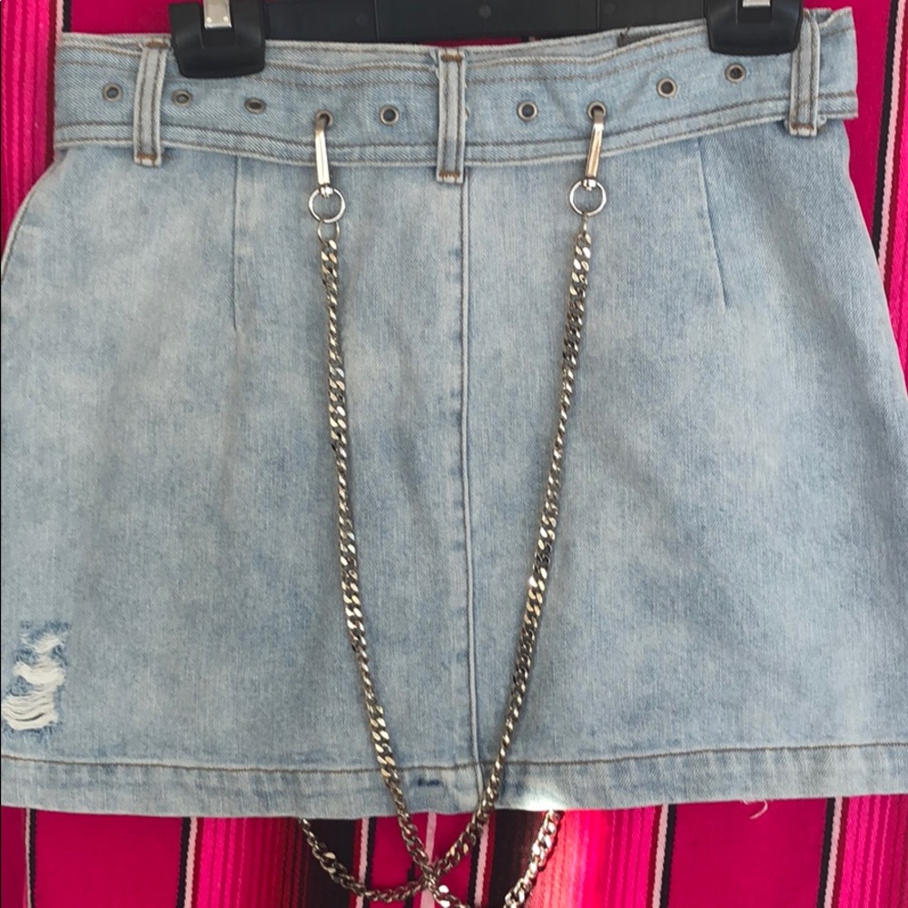 CARMAR denim skirt with belt and chain detail - Picture 6 of 6